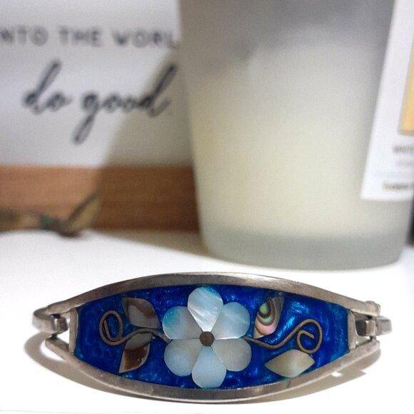SOLD🔴🔴🔴🔴🔴🔴Vintage Alpaca Mexico Mother of Pearl Inlay Flower Bracelet - Picture 1 of 6